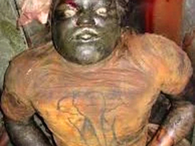 A mix of decaying corpses