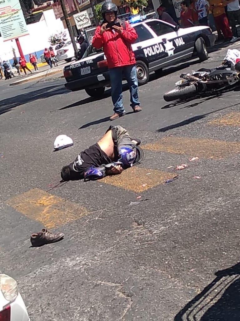 Moto Boy Dead on Road After Hitting Bus