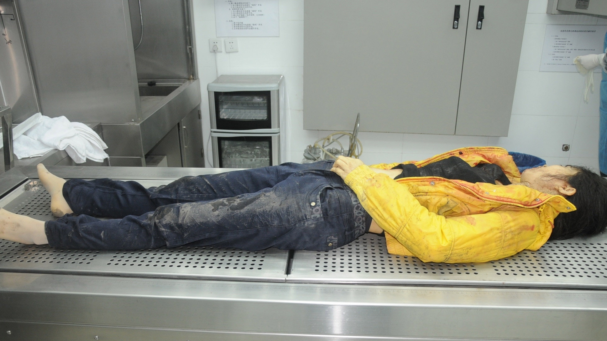 Detailed dissection of stabbed Chinese woman