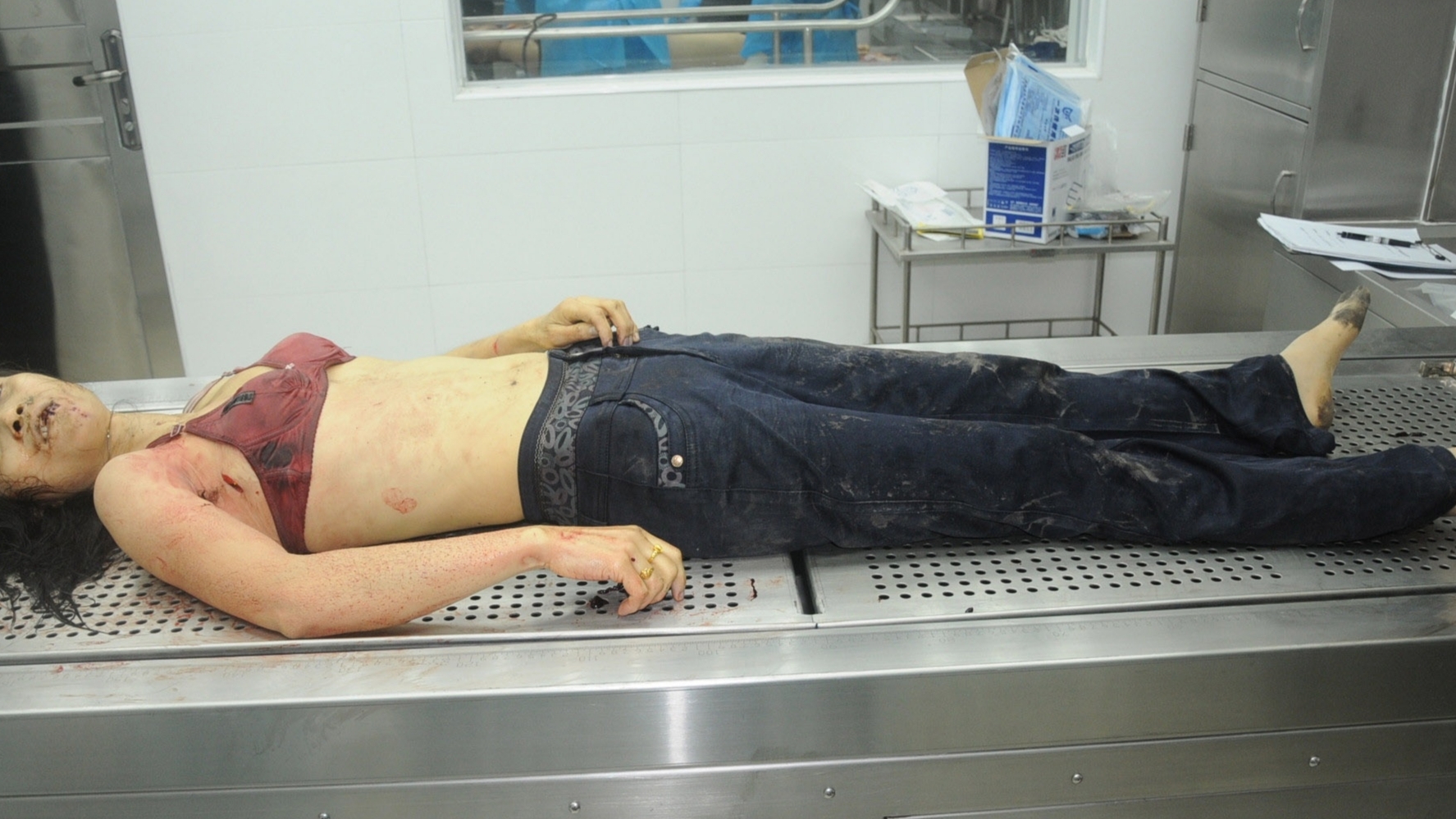 Detailed dissection of stabbed Chinese woman