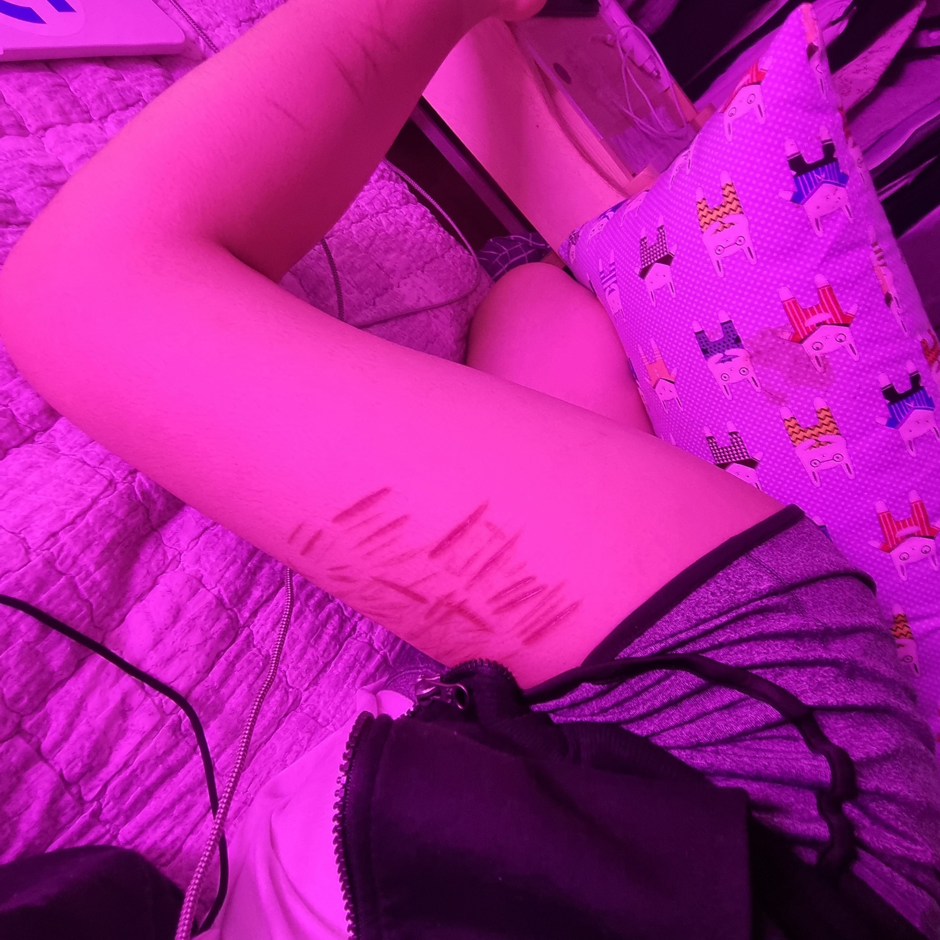 Photos of the KOREAN GIRL who LIVESTREAMS HER SUICIDE