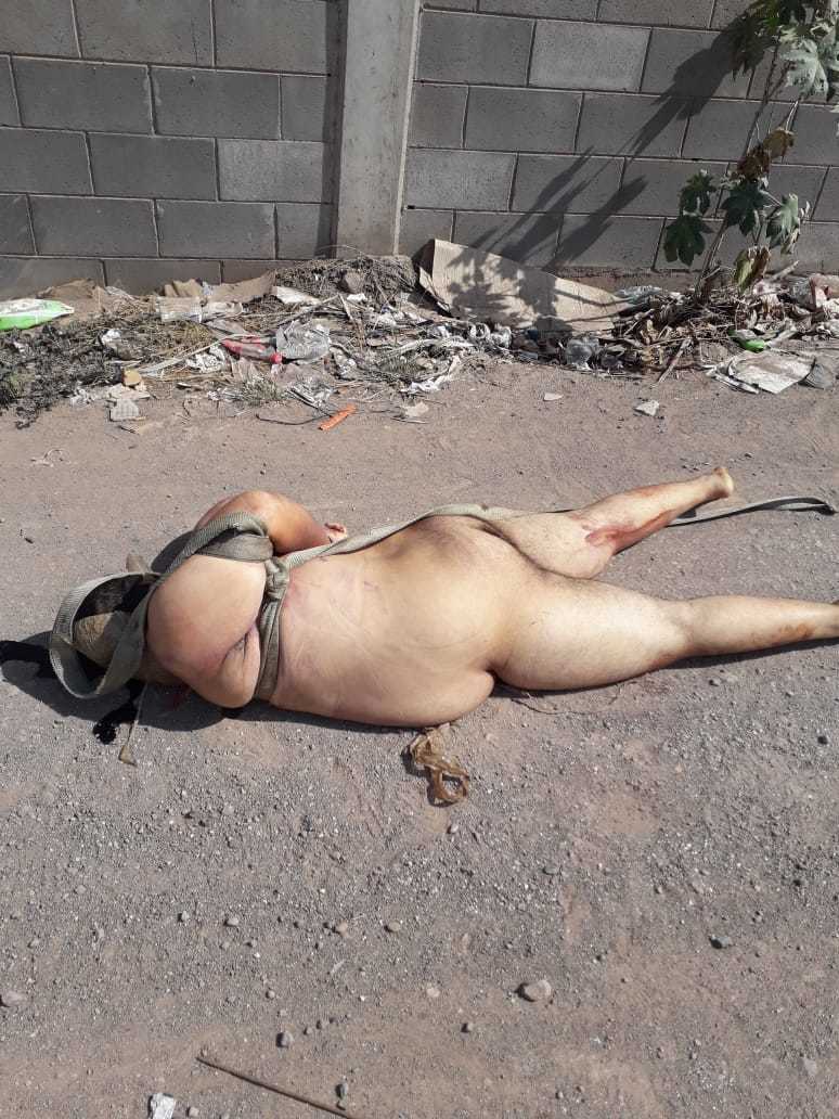 THEY TAKE IN MOVEMENT TO NAKED MALE, SEMI-MARKED AND / SEVERE FOOTPRIN