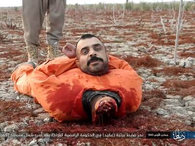 Caliphate soldiers beheaded an officer of the rank of (colonel) 