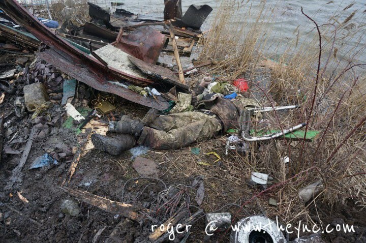 Ukraine: bodies & destroyed vehicles.