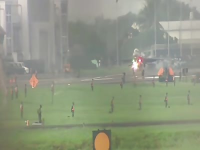 Taiwan F-16 dips nose-forward into ditch (High Definition)