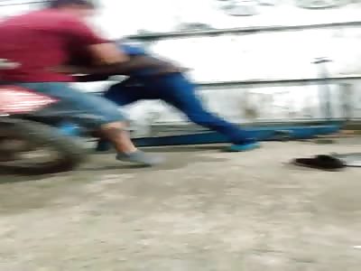 man brutally beaten with punches for not paying the tire repairman