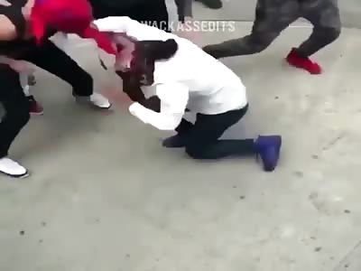 2 woman fight in favela