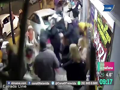 Video: he lost control of his car, entered a theater and ran over 23 