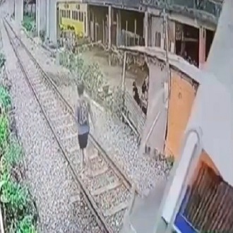 Never Turn Your Back On a Track