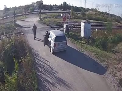 Russia: idiot driver at train crossing.