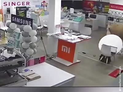 Very angry at the phone store