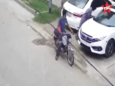 Unsuccessful theft of a car mirror