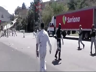 Mexico: The rioters crashed into cops 