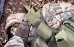 UA soldier stomps on the face of a dead Russian soldier