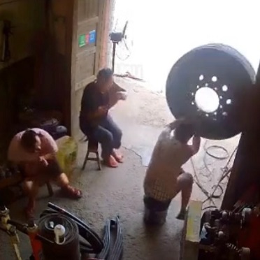 People Learn About Tire Pressure the Hard Way {Compilation}