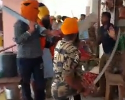 During riots in India, Sikhs and Hindus are fighting