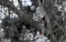 Russian soldiers under artillery fire. Casualties!