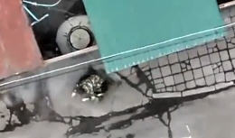 A grenade is dropped targeting a RU soldier in Donetsk