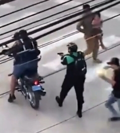 Man takes a dad and daughter hostage after robbing a store