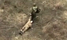 UA drone drops a grenade and hits a RU soldier
