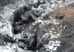 Multiple Mavic drones attack RU trench (no watemark)