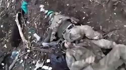 RU soldiers inspect a superior position of UA soldiers