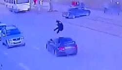 Fatal accident between an electric scooter and a car (2 angles)