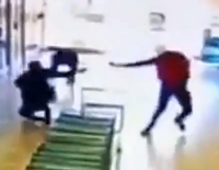  Two Hitmen try to kill a businessman