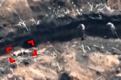 Drone hits and kills a running Russian soldier