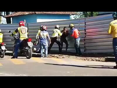 Taxi drivers corner thief