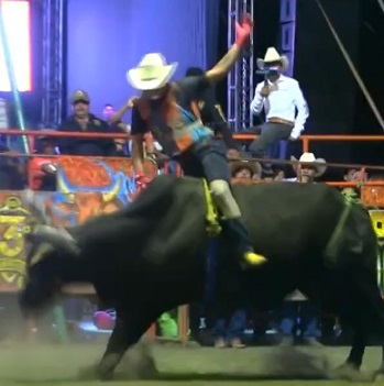 Killer Bull Breaks Dudes Neck...