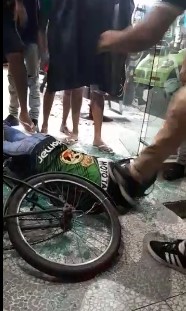 thief executed while trying to rob barbershop and was kicked in the he