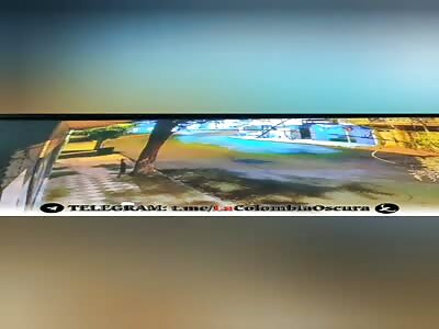 Motorcyclist dies after crashing into tree in Colombia.