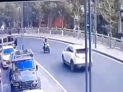 Acrobatic accident, biker.