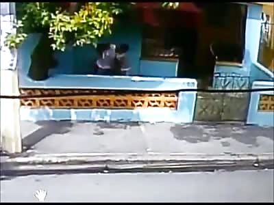 Retired general is assaulted at his home, managed to reach one of the thugs and kill him