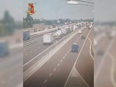 Bologna Italy vid 2 06/08/2018 explosion