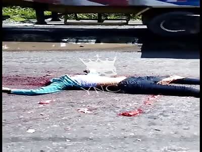 MAN VS LORRY HIS HEAD POP OFF AND HIS HEART POP OUT ASWELL