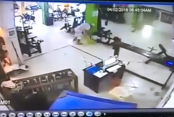 Man tries Hiding behind Green Pole to No Avail..He is Shot and Killed with Multiple Shots 