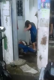 Man Attacks a Female and gets Karma back Instantly from the Community