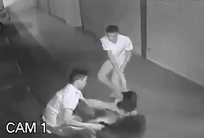 Girl Fights and Fights to Keep Thugs from Stealing her Purse 