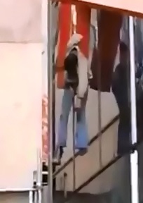 Suicidal Man Jumped from Building and Ended up Impaled on Construction Site 