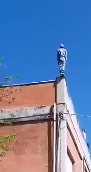 Man Kills Himself by doing a Backwards Somersault from his Apartment 