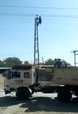 Man Wearing Cape Kills Himself by Electrocution in THUD that Ends his Life 