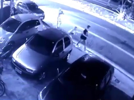 Man gets Brutally murdered by two Hitman in front of his Girlfriend