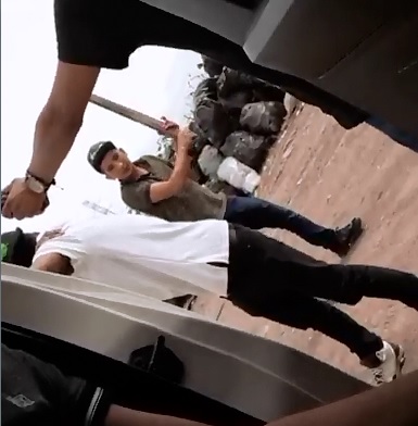 Mexican Narco Cartel members Beat a man and Send it Via Radio 