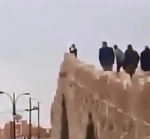 Pistol Suicide caught on Camera..Man kills himself before Help can Arrive 