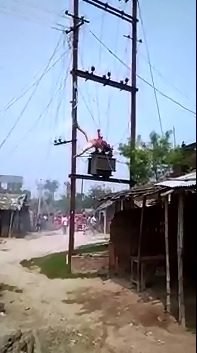 Woman Electrocuted to Death is Still Smoking 