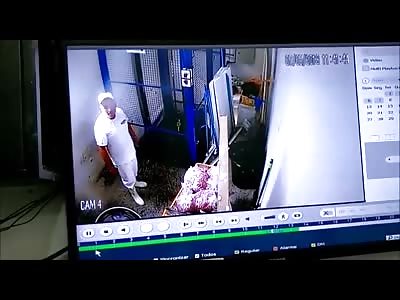 Man Killed with Point Blank Shot during Robbery