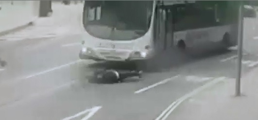 Sad Shocking Video shows Young Boy Kill Himself by Bus...Wearing his School Backpack 