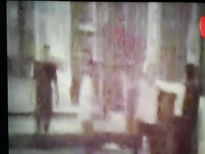 Dude Reacts to Robbery and is Stabbed Multiple times